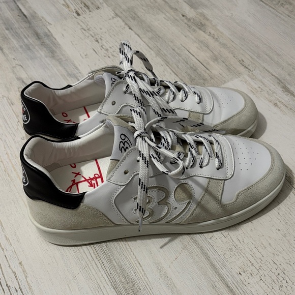 33.9 The Original White and Black Women's Sneakers - Picture 2 of 12